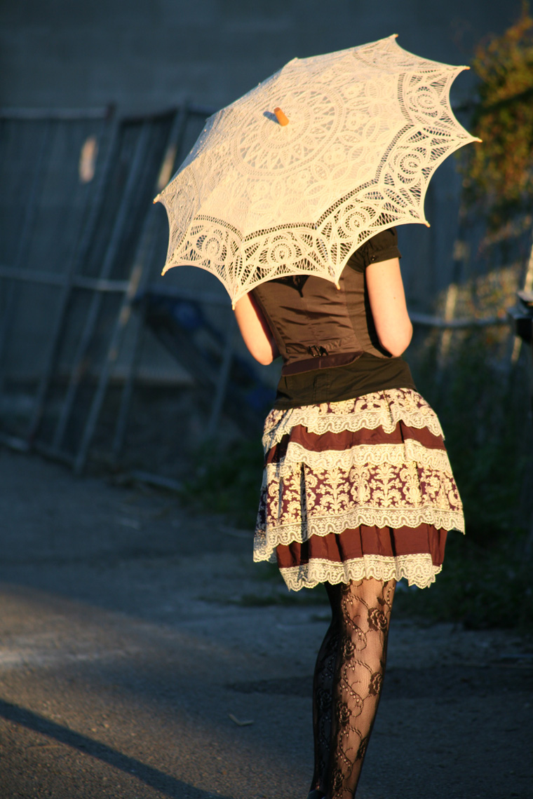 lauren steampunk umbrella from behind