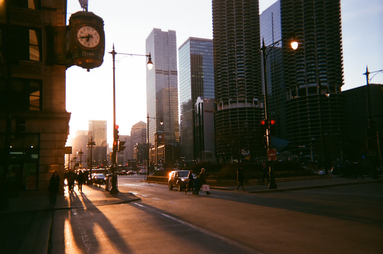 dramatic sunset and corncob buildings in chicago